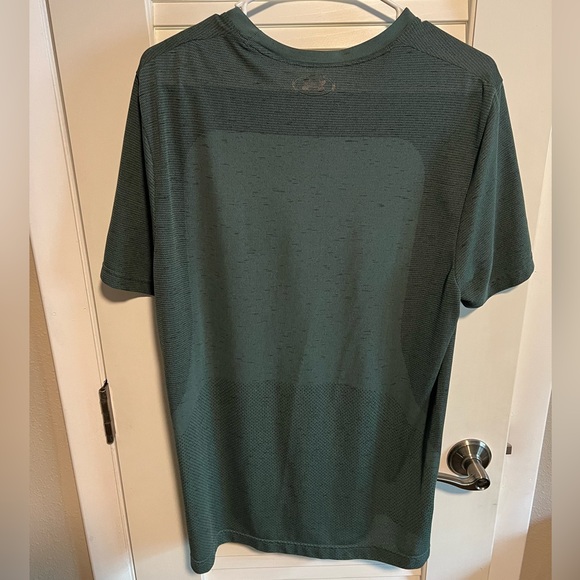 Large Green Under Armour Seamless Short Sleeve Shirt - Picture 3 of 3
